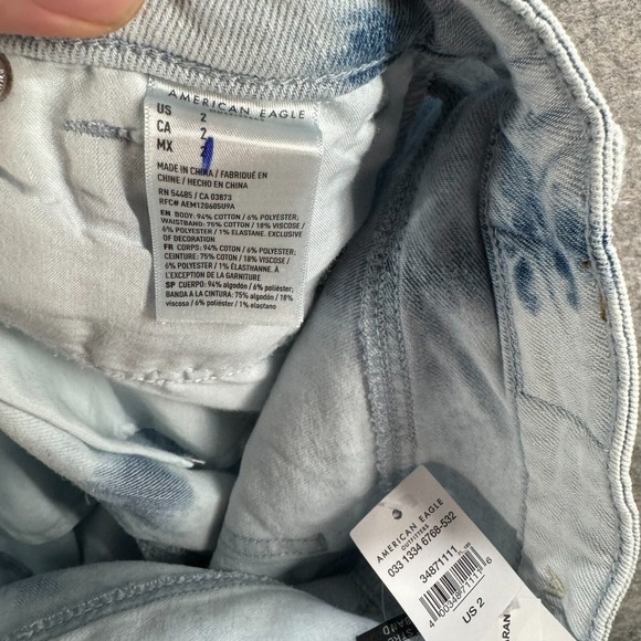 American Eagle Mom Shorts Womens Sz 2 High Rise Light Wash Cutoff Denim - Picture 12 of 13